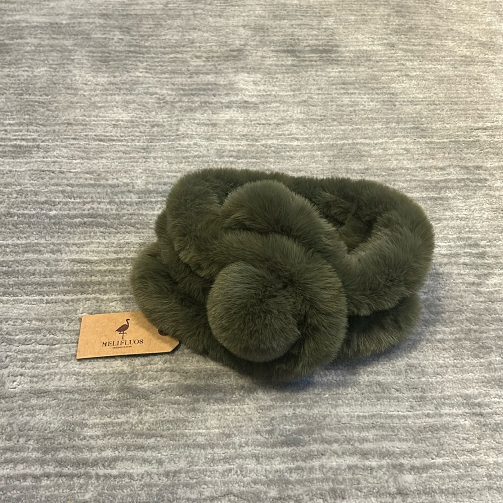 NWT Faux fur scarf deep moss forest green extremely soft